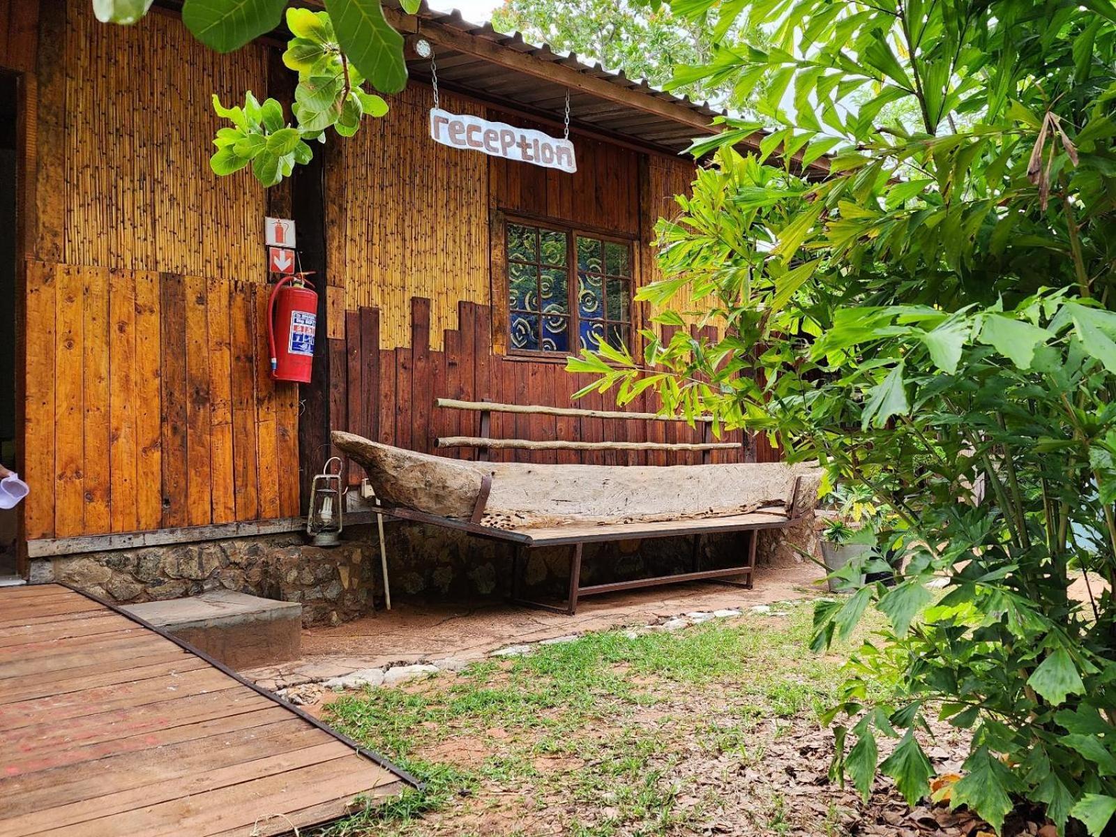 Nxabii Cottages Kasane Eksteriør bilde